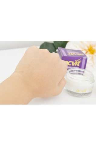 كريم آكفيت لتفتيح البشرة