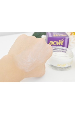 كريم آكفيت لتفتيح البشرة