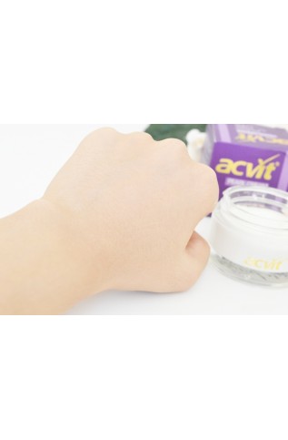 كريم آكفيت لتفتيح البشرة