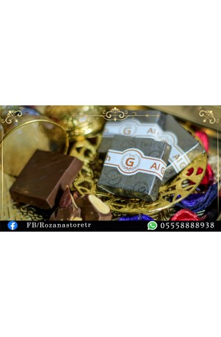 شوكلاتا فاخرة  باللوز 