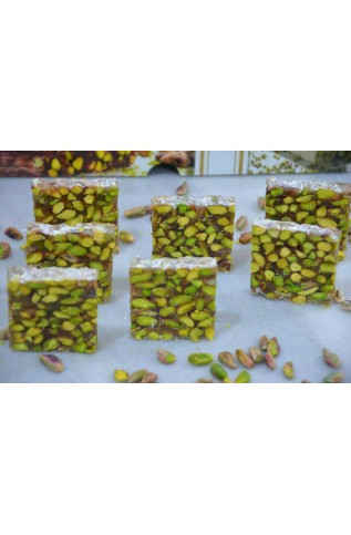 راحة مربعة ديلوكس بالفستق الحلبي 