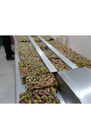 راحة موجهة طرف بالفستق الحلبي 