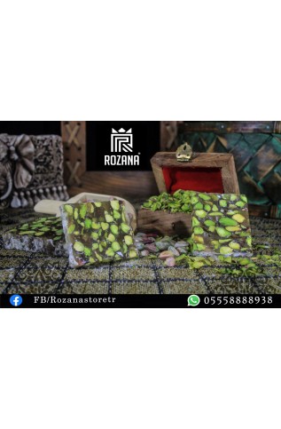 راحة مربعة ديلوكس بالفستق الحلبي 